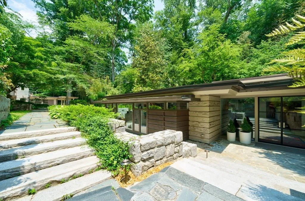465 Hillside Drive Nw, Atlanta, Georgia 30342, 5 Bedrooms Bedrooms, ,4 BathroomsBathrooms,Residential,For Sale,465 Hillside Drive Nw,7657057