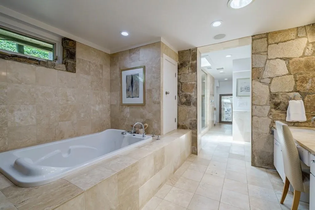 465 Hillside Drive Nw, Atlanta, Georgia 30342, 5 Bedrooms Bedrooms, ,4 BathroomsBathrooms,Residential,For Sale,465 Hillside Drive Nw,7657057