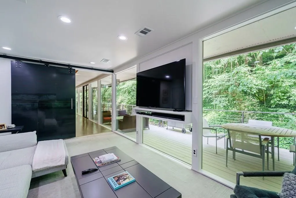 465 Hillside Drive Nw, Atlanta, Georgia 30342, 5 Bedrooms Bedrooms, ,4 BathroomsBathrooms,Residential,For Sale,465 Hillside Drive Nw,7657057
