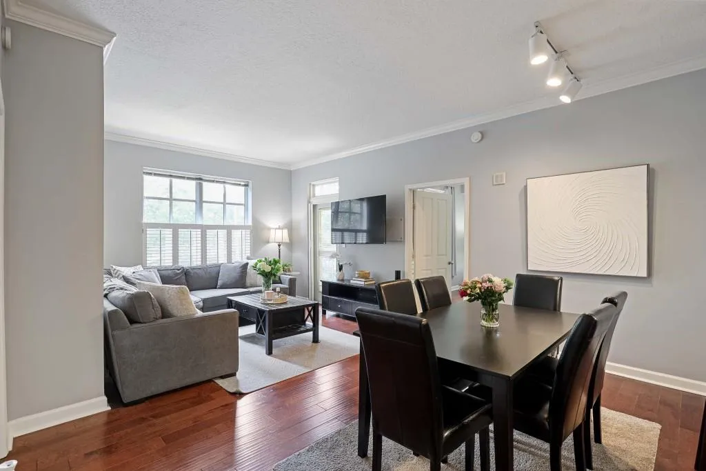 1101 Juniper Street Unit 219, Atlanta, Georgia 30309, 2 Bedrooms Bedrooms, ,2 BathroomsBathrooms,Residential,For Sale,1101 Juniper Street Unit 219,7638326
