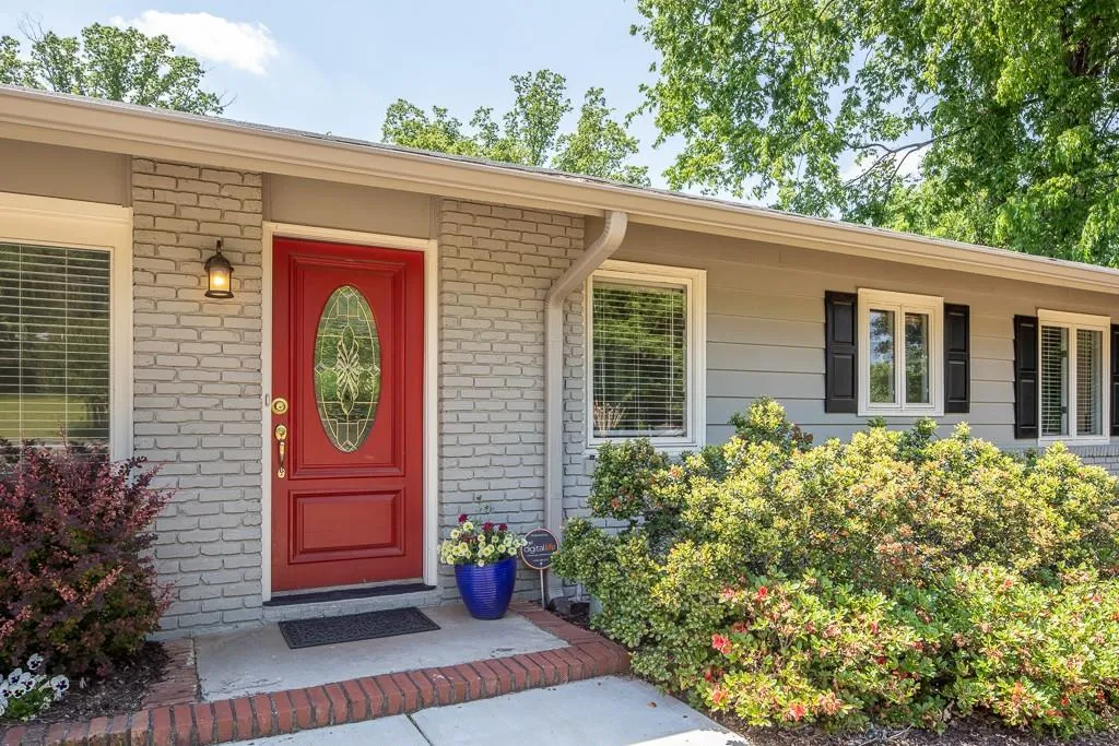 6412 N Hampton Drive Ne, Atlanta, Georgia 30328, 3 Bedrooms Bedrooms, ,2 BathroomsBathrooms,Residential,Sold,6412 N Hampton Drive Ne,6007110