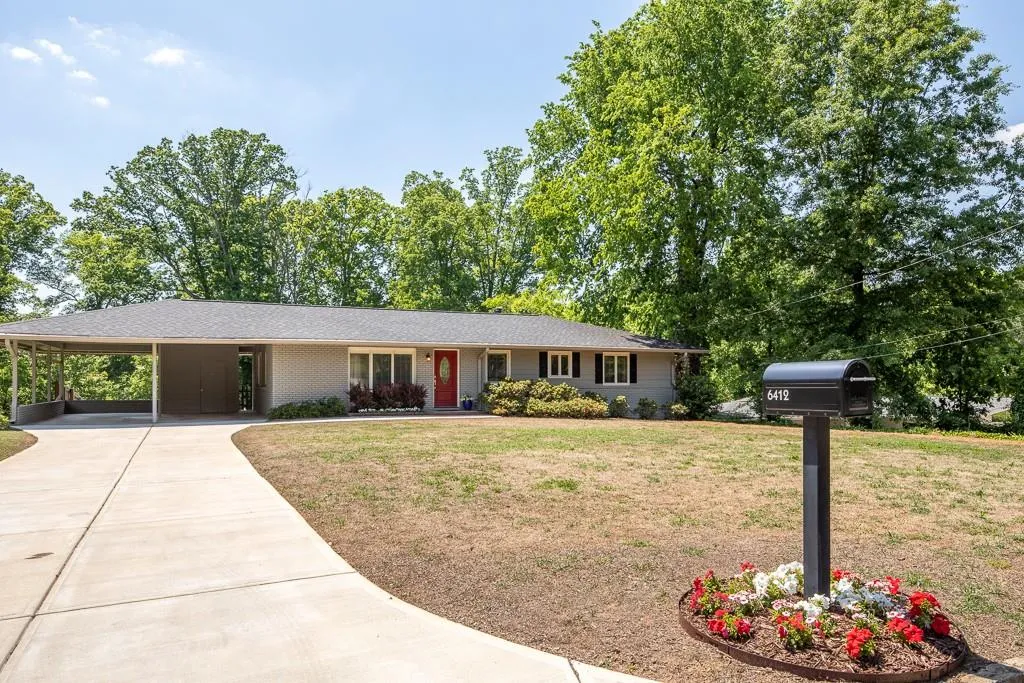 6412 N Hampton Drive Ne, Atlanta, Georgia 30328, 3 Bedrooms Bedrooms, ,2 BathroomsBathrooms,Residential,Sold,6412 N Hampton Drive Ne,6007110