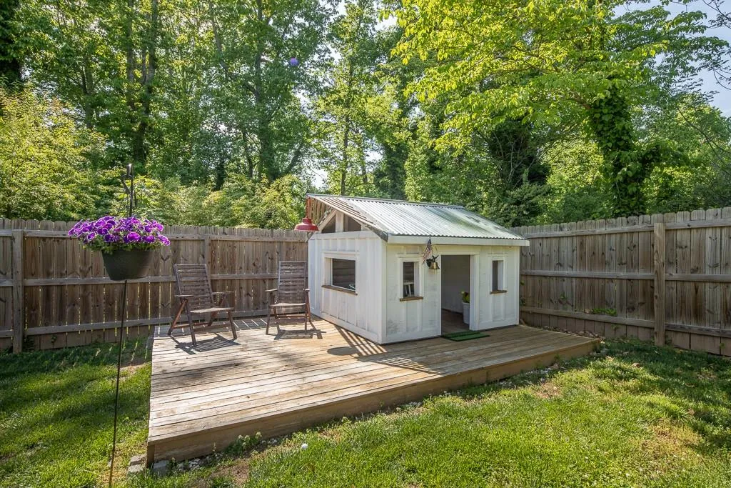 6412 N Hampton Drive Ne, Atlanta, Georgia 30328, 3 Bedrooms Bedrooms, ,2 BathroomsBathrooms,Residential,Sold,6412 N Hampton Drive Ne,6007110