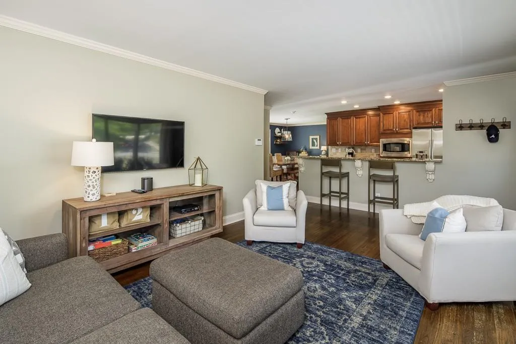 6412 N Hampton Drive Ne, Atlanta, Georgia 30328, 3 Bedrooms Bedrooms, ,2 BathroomsBathrooms,Residential,Sold,6412 N Hampton Drive Ne,6007110