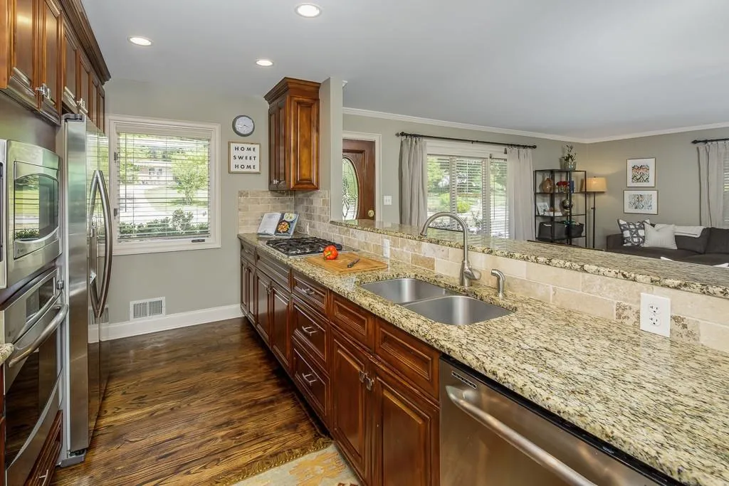 6412 N Hampton Drive Ne, Atlanta, Georgia 30328, 3 Bedrooms Bedrooms, ,2 BathroomsBathrooms,Residential,Sold,6412 N Hampton Drive Ne,6007110