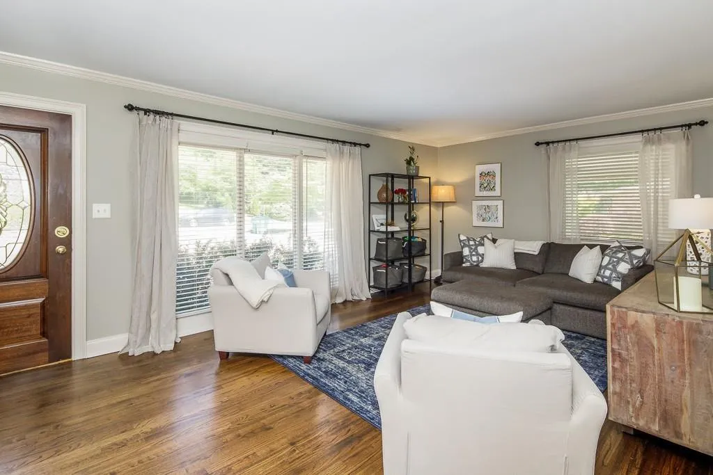 6412 N Hampton Drive Ne, Atlanta, Georgia 30328, 3 Bedrooms Bedrooms, ,2 BathroomsBathrooms,Residential,Sold,6412 N Hampton Drive Ne,6007110