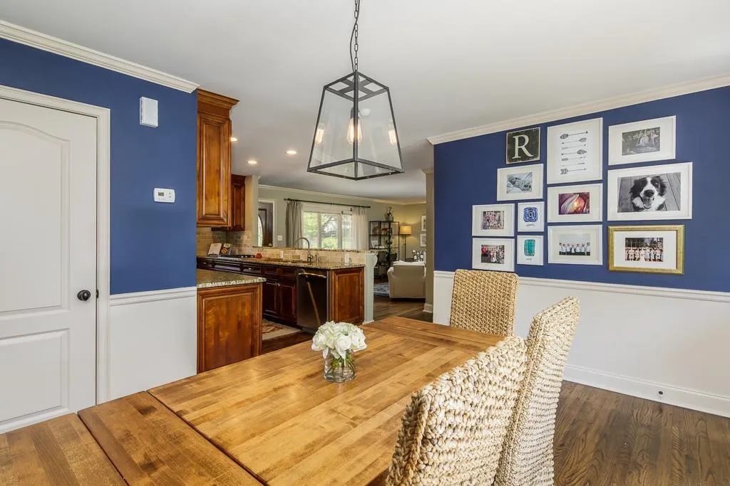 6412 N Hampton Drive Ne, Atlanta, Georgia 30328, 3 Bedrooms Bedrooms, ,2 BathroomsBathrooms,Residential,Sold,6412 N Hampton Drive Ne,6007110