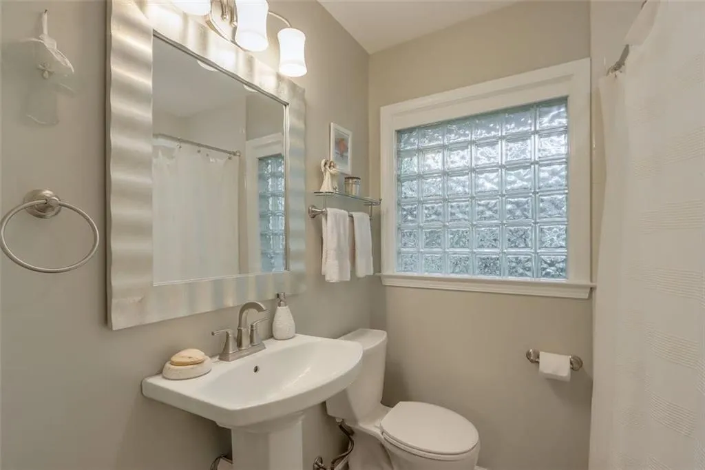 95 Silverwood Road, Atlanta, Georgia 30342, 4 Bedrooms Bedrooms, ,3 BathroomsBathrooms,Residential,Sold,95 Silverwood Road,6879687