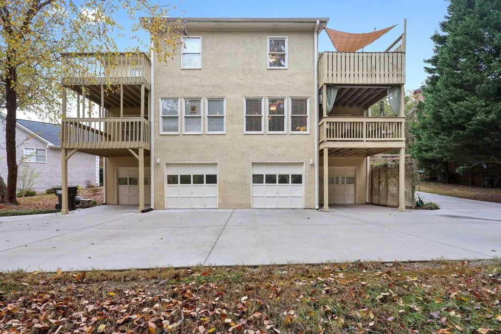 660 Corbin Lake Court, Sandy Springs, Georgia 30350, 3 Bedrooms Bedrooms, ,2 BathroomsBathrooms,Residential,Sold,660 Corbin Lake Court,6095786