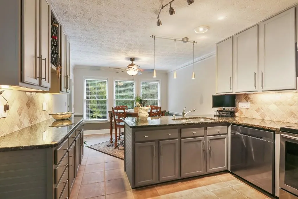 660 Corbin Lake Court, Sandy Springs, Georgia 30350, 3 Bedrooms Bedrooms, ,2 BathroomsBathrooms,Residential,Sold,660 Corbin Lake Court,6095786