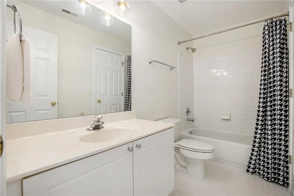 2105 Adams Overlook Nw, Atlanta, Georgia 30318, 3 Bedrooms Bedrooms, ,3 BathroomsBathrooms,Residential,For Sale,2105 Adams Overlook Nw,7605829