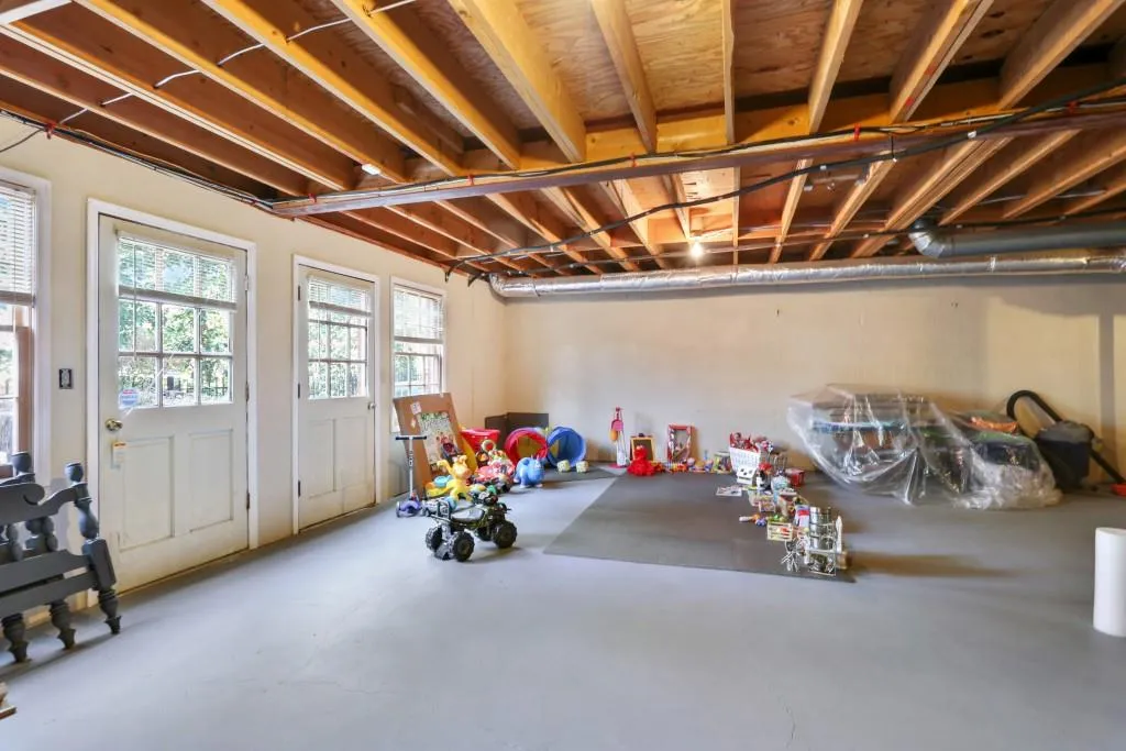 6965 Hunters Knoll Ne, Sandy Springs, Georgia 30328, 4 Bedrooms Bedrooms, ,2 BathroomsBathrooms,Residential,Sold,6965 Hunters Knoll Ne,5795151