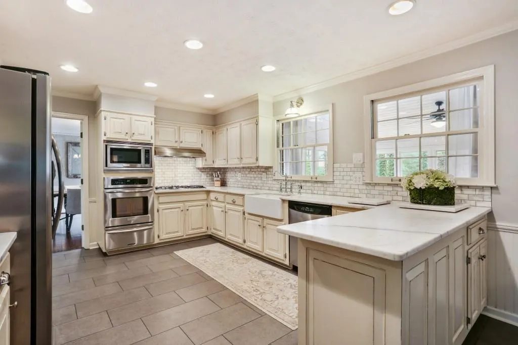 6965 Hunters Knoll Ne, Sandy Springs, Georgia 30328, 4 Bedrooms Bedrooms, ,2 BathroomsBathrooms,Residential,Sold,6965 Hunters Knoll Ne,5795151