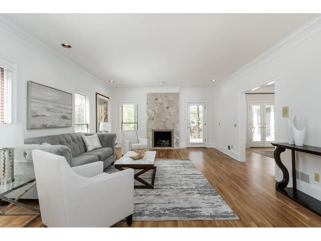 975 Manchester Place, Sandy Springs, Georgia 30328, 4 Bedrooms Bedrooms, ,4 BathroomsBathrooms,Residential,Sold,975 Manchester Place,6707628