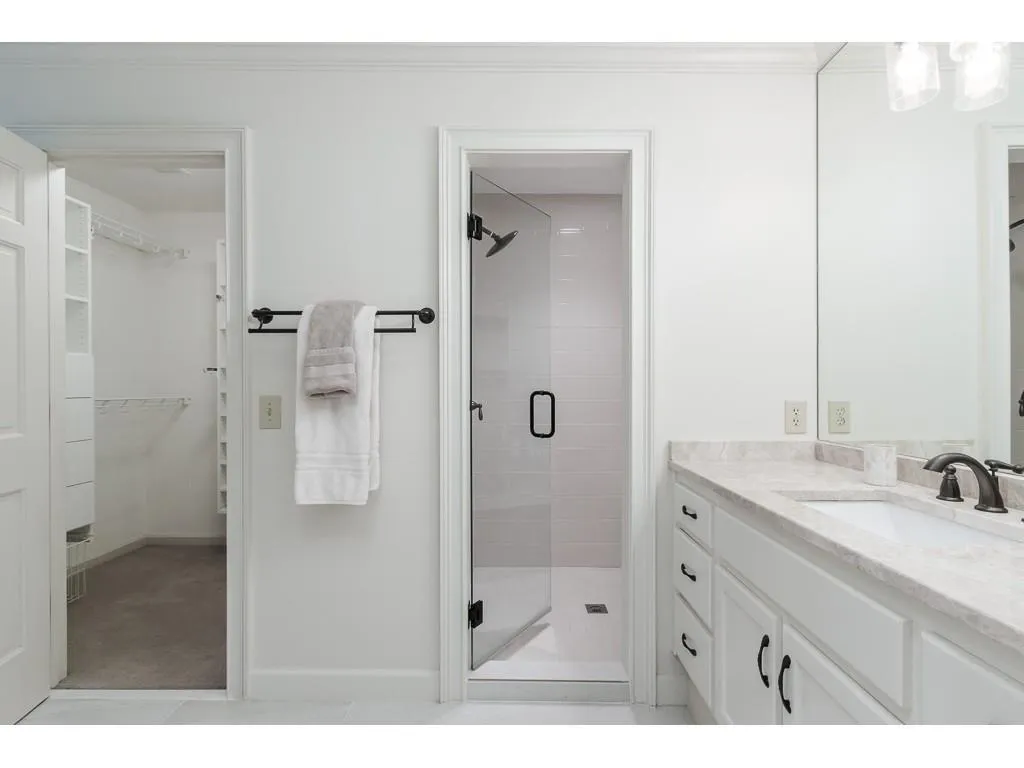 975 Manchester Place, Sandy Springs, Georgia 30328, 4 Bedrooms Bedrooms, ,4 BathroomsBathrooms,Residential,Sold,975 Manchester Place,6707628