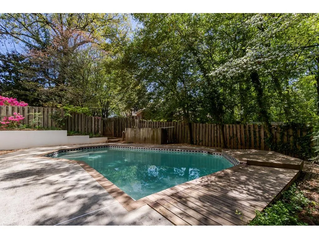 975 Manchester Place, Sandy Springs, Georgia 30328, 4 Bedrooms Bedrooms, ,4 BathroomsBathrooms,Residential,Sold,975 Manchester Place,6707628