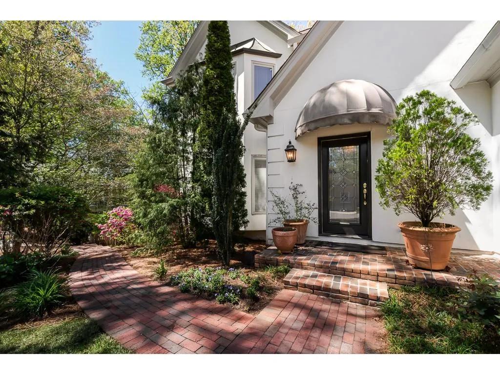 975 Manchester Place, Sandy Springs, Georgia 30328, 4 Bedrooms Bedrooms, ,4 BathroomsBathrooms,Residential,Sold,975 Manchester Place,6707628