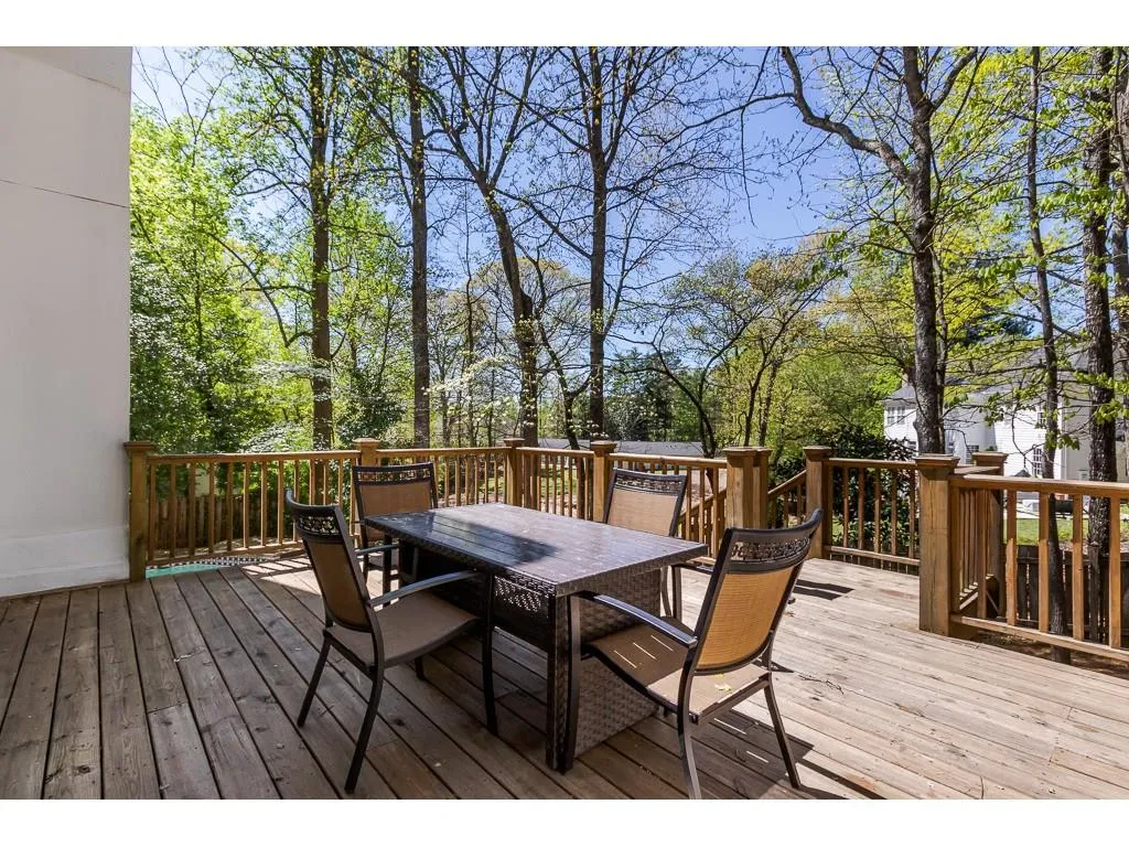 975 Manchester Place, Sandy Springs, Georgia 30328, 4 Bedrooms Bedrooms, ,4 BathroomsBathrooms,Residential,Sold,975 Manchester Place,6707628