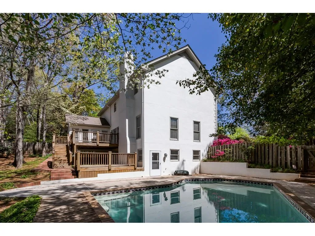 975 Manchester Place, Sandy Springs, Georgia 30328, 4 Bedrooms Bedrooms, ,4 BathroomsBathrooms,Residential,Sold,975 Manchester Place,6707628