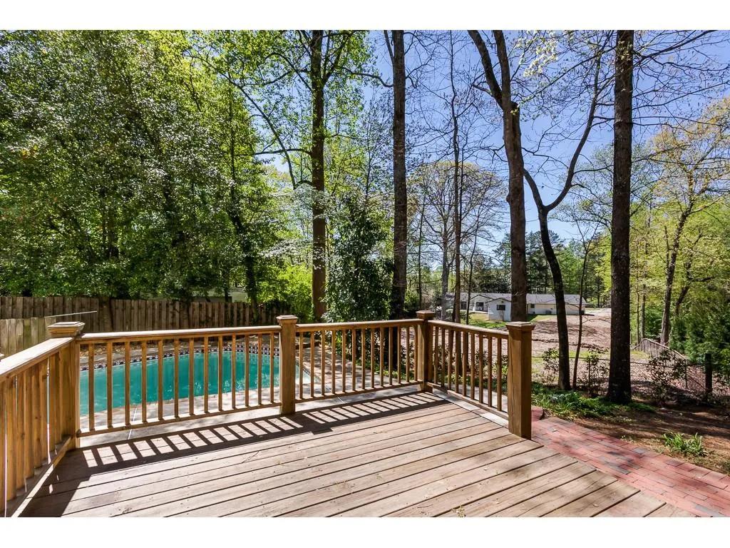 975 Manchester Place, Sandy Springs, Georgia 30328, 4 Bedrooms Bedrooms, ,4 BathroomsBathrooms,Residential,Sold,975 Manchester Place,6707628