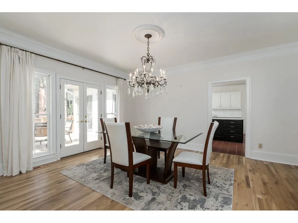 975 Manchester Place, Sandy Springs, Georgia 30328, 4 Bedrooms Bedrooms, ,4 BathroomsBathrooms,Residential,Sold,975 Manchester Place,6707628