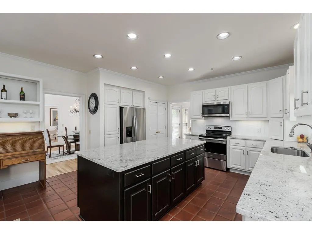 975 Manchester Place, Sandy Springs, Georgia 30328, 4 Bedrooms Bedrooms, ,4 BathroomsBathrooms,Residential,Sold,975 Manchester Place,6707628