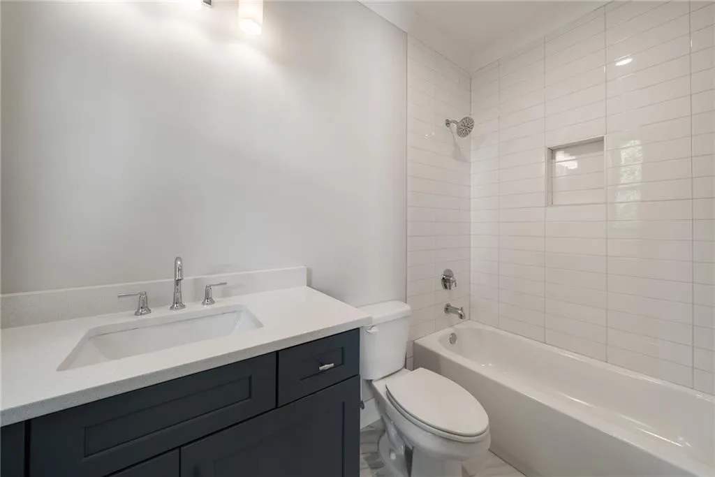 4091 Oak Forest Drive Ne, Brookhaven, Georgia 30319, 5 Bedrooms Bedrooms, ,5 BathroomsBathrooms,Residential,For Sale,4091 Oak Forest Drive Ne,7587370