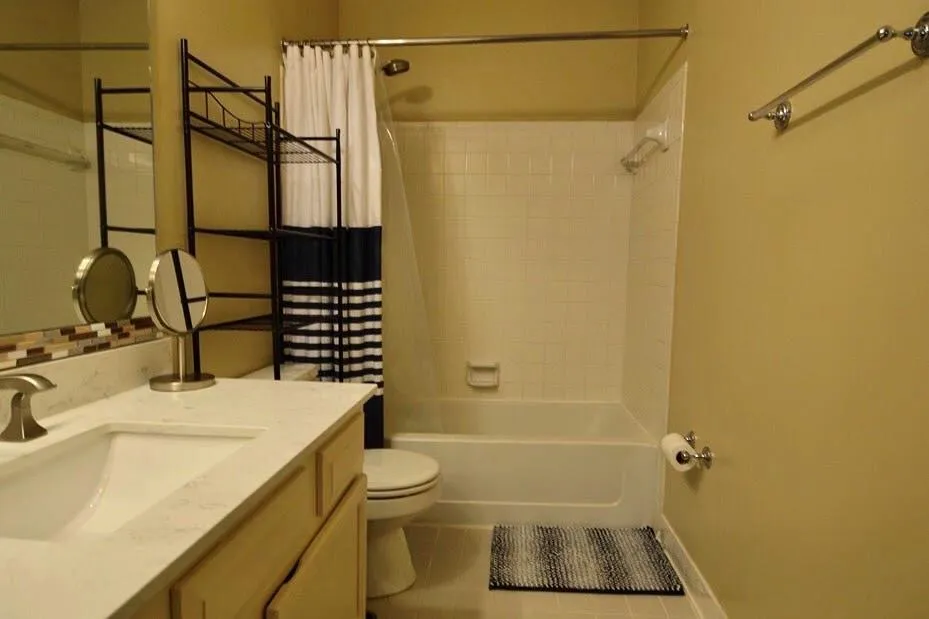 7500 Roswell Road Unit 71, Sandy Springs, Georgia 30350, 2 Bedrooms Bedrooms, ,2 BathroomsBathrooms,Residential,Sold,7500 Roswell Road Unit 71,6749563