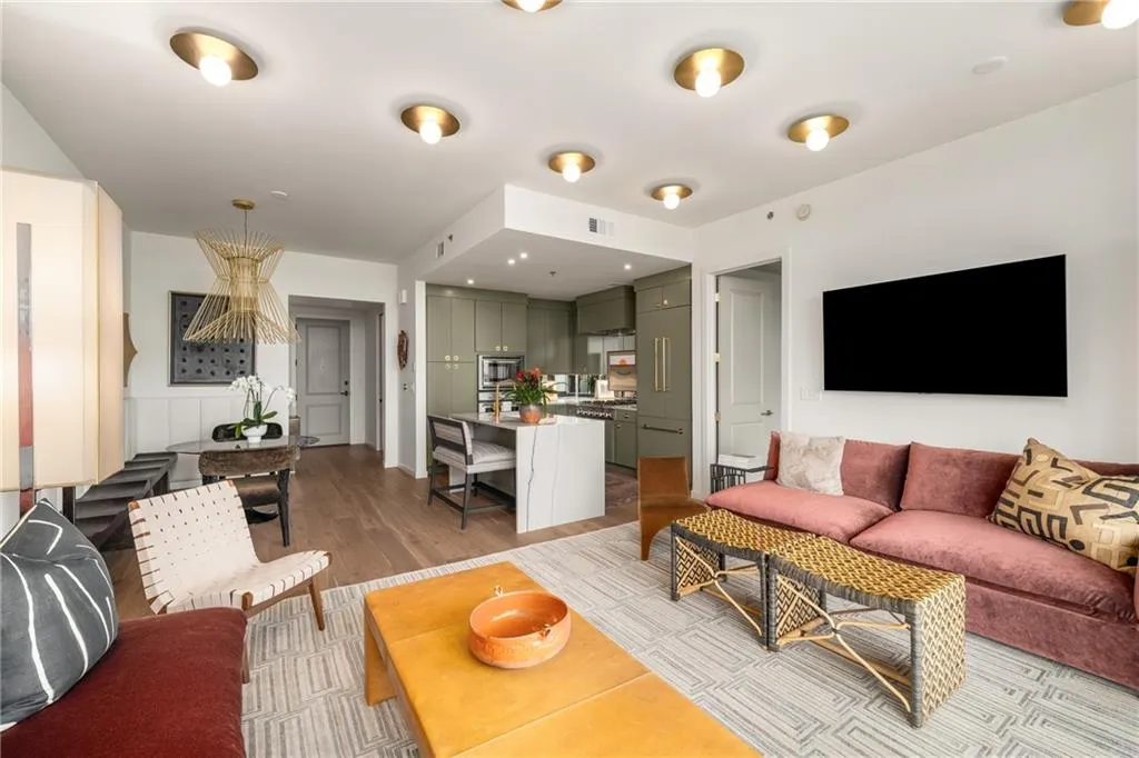 2233 Peachtree Road Ne Unit 1207, Atlanta, Georgia 30309, 1 Bedroom Bedrooms, ,1 BathroomBathrooms,Residential,Sold,2233 Peachtree Road Ne Unit 1207,7559484
