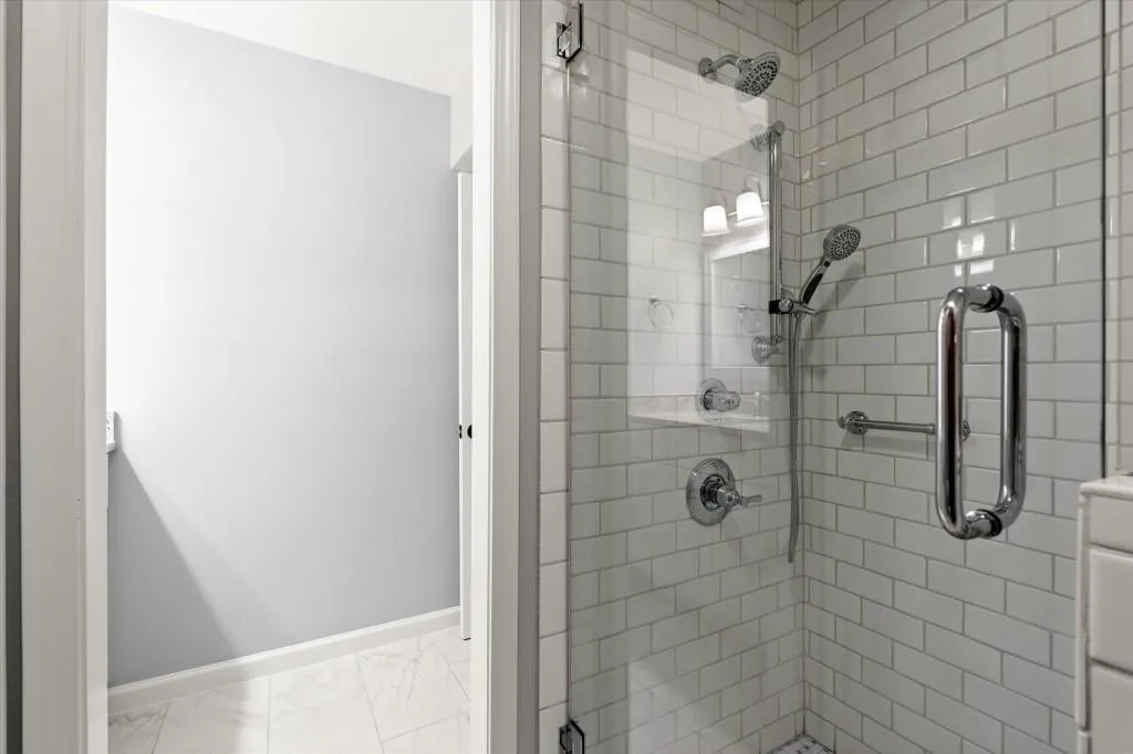 27 Old Ivy Square Ne, Atlanta, Georgia 30342, 2 Bedrooms Bedrooms, 0 ,2 BathroomsBathrooms,Residential,For Sale,27 Old Ivy Square Ne,7711534