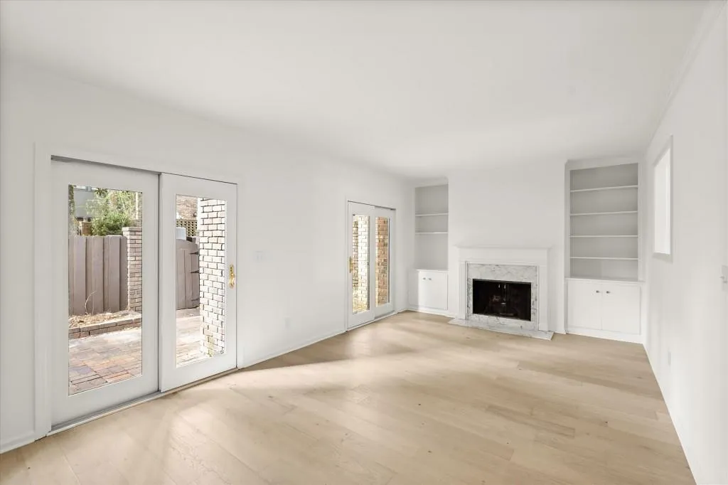 27 Old Ivy Square Ne, Atlanta, Georgia 30342, 2 Bedrooms Bedrooms, 0 ,2 BathroomsBathrooms,Residential,For Sale,27 Old Ivy Square Ne,7711534