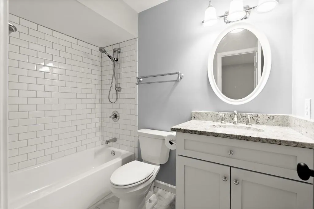 27 Old Ivy Square Ne, Atlanta, Georgia 30342, 2 Bedrooms Bedrooms, 0 ,2 BathroomsBathrooms,Residential,For Sale,27 Old Ivy Square Ne,7711534
