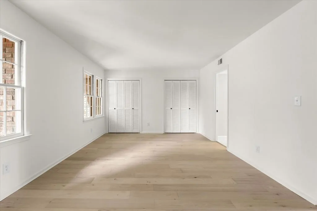 27 Old Ivy Square Ne, Atlanta, Georgia 30342, 2 Bedrooms Bedrooms, 0 ,2 BathroomsBathrooms,Residential,For Sale,27 Old Ivy Square Ne,7711534