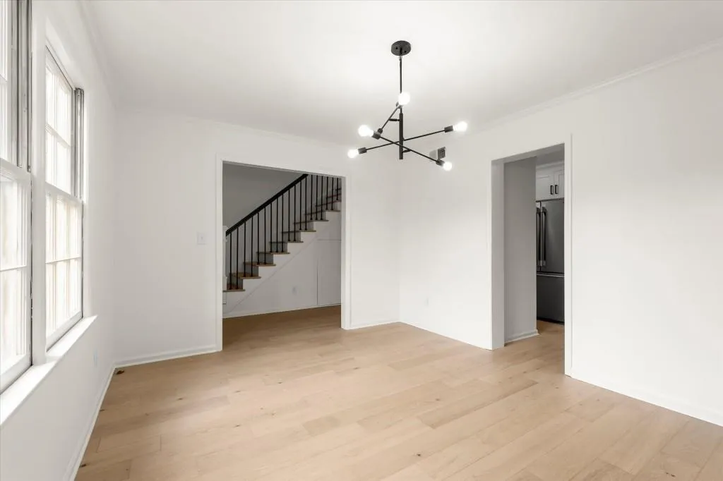 27 Old Ivy Square Ne, Atlanta, Georgia 30342, 2 Bedrooms Bedrooms, 0 ,2 BathroomsBathrooms,Residential,For Sale,27 Old Ivy Square Ne,7711534