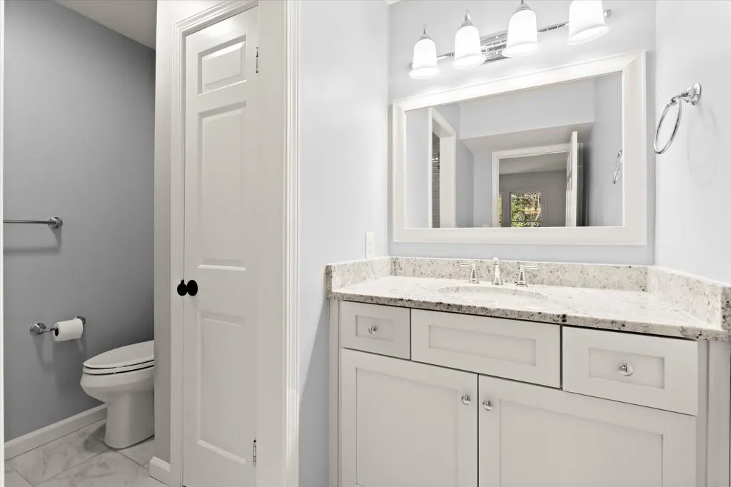 27 Old Ivy Square Ne, Atlanta, Georgia 30342, 2 Bedrooms Bedrooms, 0 ,2 BathroomsBathrooms,Residential,For Sale,27 Old Ivy Square Ne,7711534
