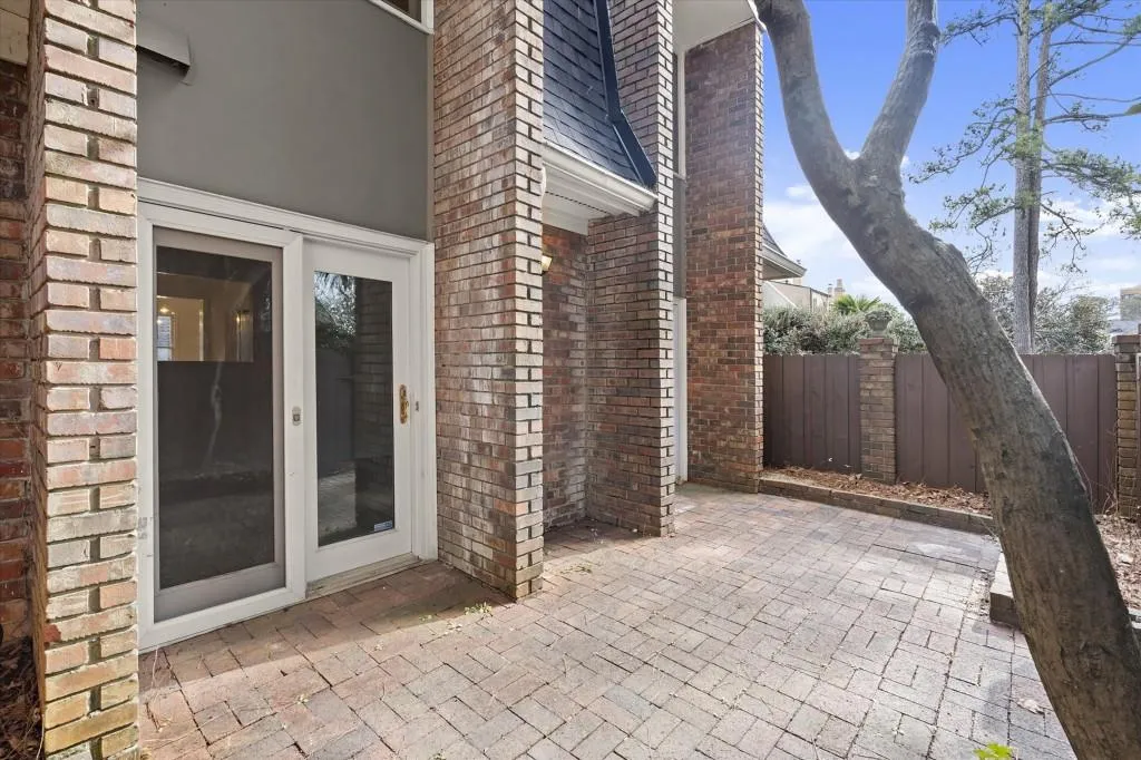 27 Old Ivy Square Ne, Atlanta, Georgia 30342, 2 Bedrooms Bedrooms, 0 ,2 BathroomsBathrooms,Residential,For Sale,27 Old Ivy Square Ne,7711534