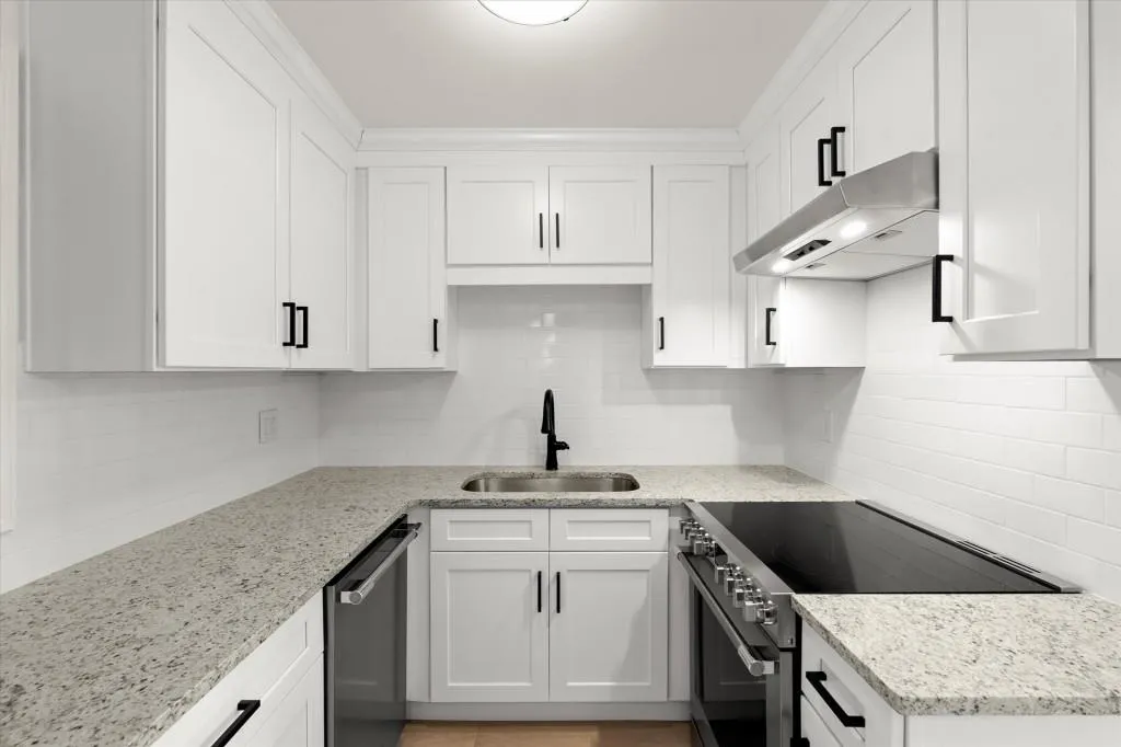 27 Old Ivy Square Ne, Atlanta, Georgia 30342, 2 Bedrooms Bedrooms, 0 ,2 BathroomsBathrooms,Residential,For Sale,27 Old Ivy Square Ne,7711534