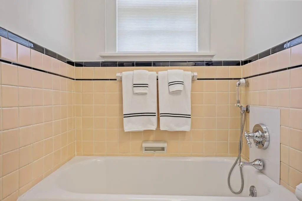 4065 Peachtree Dunwoody Road, Atlanta, Georgia 30342, 5 Bedrooms Bedrooms, ,4 BathroomsBathrooms,Residential,For Sale,4065 Peachtree Dunwoody Road,7632629