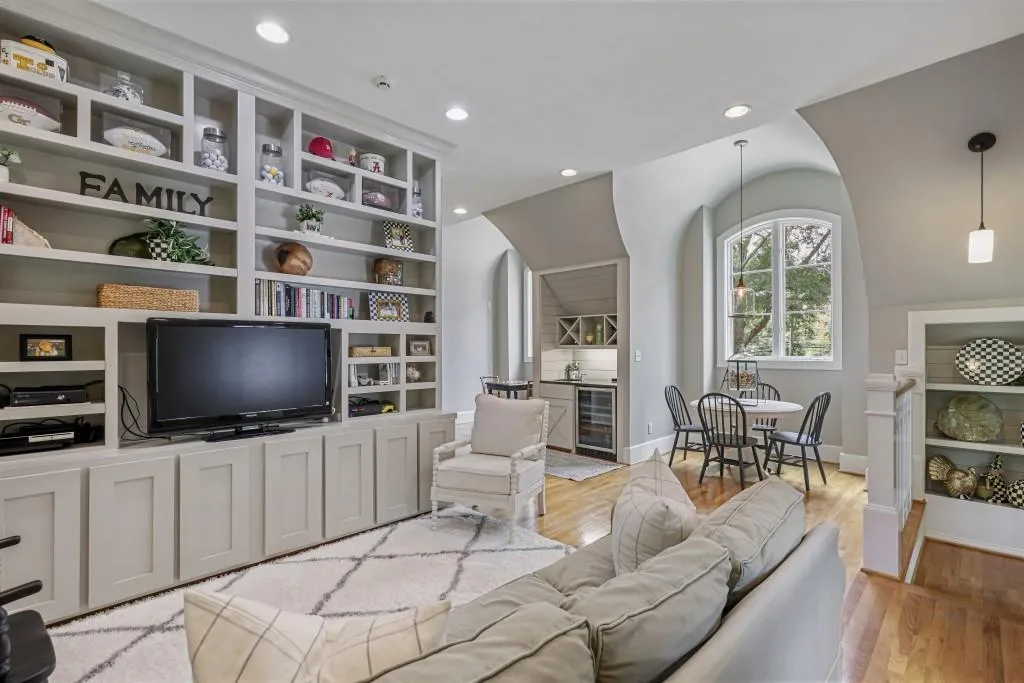 Carriage house