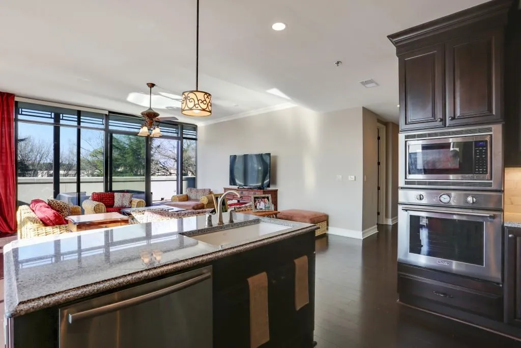 2233 Peachtree Road Unit 2233, Atlanta, Georgia 30309, 2 Bedrooms Bedrooms, ,2 BathroomsBathrooms,Residential,Sold,2233 Peachtree Road Unit 2233,5817888