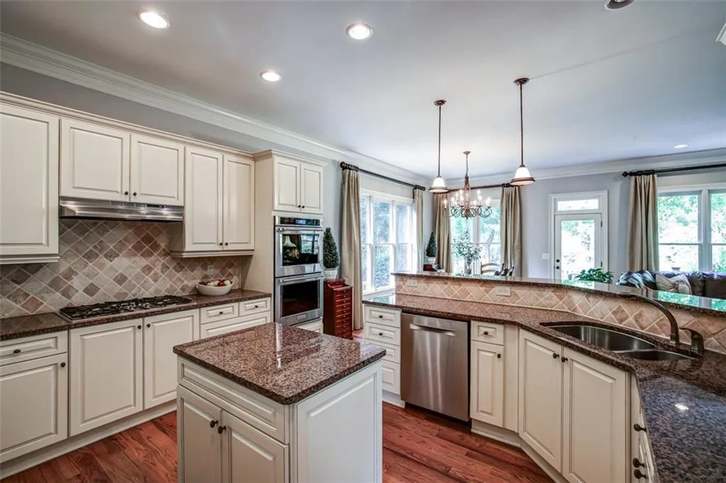 289 Forest Valley Court, Sandy Springs, Georgia 30342, 5 Bedrooms Bedrooms, ,5 BathroomsBathrooms,Residential,Sold,289 Forest Valley Court,5915254