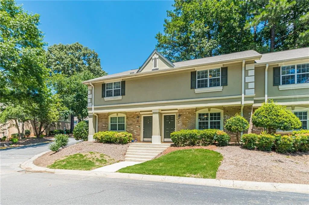 6900 Roswell Road Unit L2, Sandy Springs, Georgia 30328, 2 Bedrooms Bedrooms, ,2 BathroomsBathrooms,Residential,Sold,6900 Roswell Road Unit L2,7246135