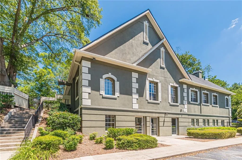 6900 Roswell Road Unit L2, Sandy Springs, Georgia 30328, 2 Bedrooms Bedrooms, ,2 BathroomsBathrooms,Residential,Sold,6900 Roswell Road Unit L2,7246135