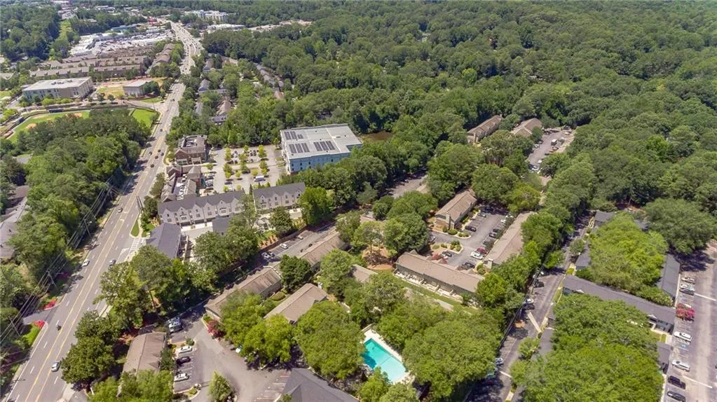 6900 Roswell Road Unit L2, Sandy Springs, Georgia 30328, 2 Bedrooms Bedrooms, ,2 BathroomsBathrooms,Residential,Sold,6900 Roswell Road Unit L2,7246135