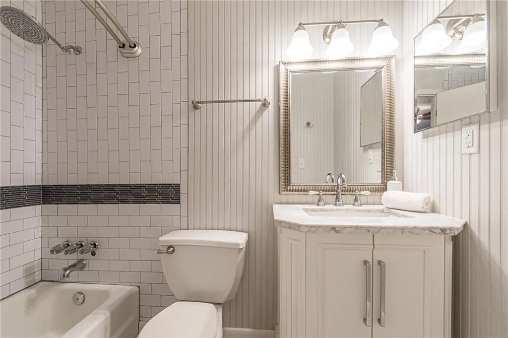 6900 Roswell Road Unit L2, Sandy Springs, Georgia 30328, 2 Bedrooms Bedrooms, ,2 BathroomsBathrooms,Residential,Sold,6900 Roswell Road Unit L2,7246135