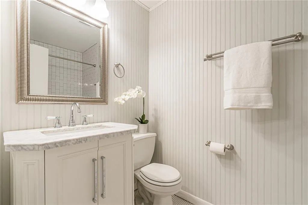 6900 Roswell Road Unit L2, Sandy Springs, Georgia 30328, 2 Bedrooms Bedrooms, ,2 BathroomsBathrooms,Residential,Sold,6900 Roswell Road Unit L2,7246135