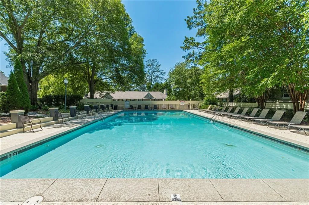 6900 Roswell Road Unit L2, Sandy Springs, Georgia 30328, 2 Bedrooms Bedrooms, ,2 BathroomsBathrooms,Residential,Sold,6900 Roswell Road Unit L2,7246135