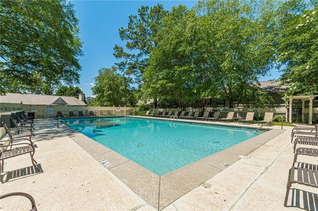 6900 Roswell Road Unit L2, Sandy Springs, Georgia 30328, 2 Bedrooms Bedrooms, ,2 BathroomsBathrooms,Residential,Sold,6900 Roswell Road Unit L2,7246135