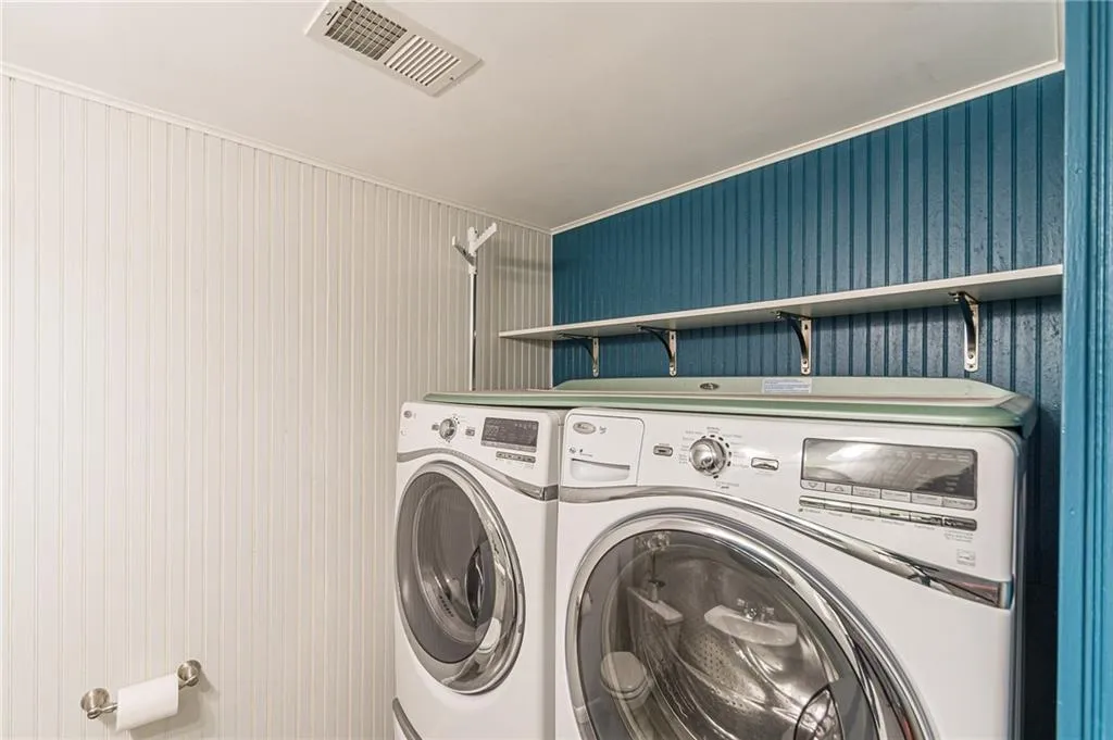 6900 Roswell Road Unit L2, Sandy Springs, Georgia 30328, 2 Bedrooms Bedrooms, ,2 BathroomsBathrooms,Residential,Sold,6900 Roswell Road Unit L2,7246135