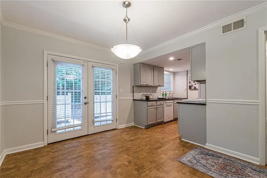 6900 Roswell Road Unit L2, Sandy Springs, Georgia 30328, 2 Bedrooms Bedrooms, ,2 BathroomsBathrooms,Residential,Sold,6900 Roswell Road Unit L2,7246135